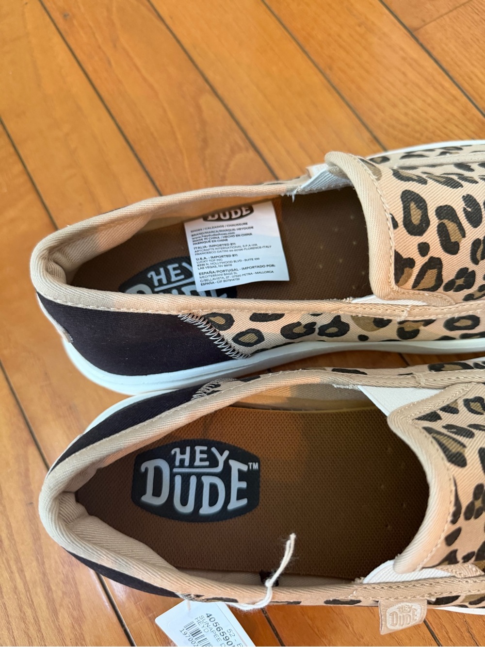 Hey Dude Leopard Print Slip-On Sneakers in Tan, Black, White size 8 nwt - Picture 3 of 7